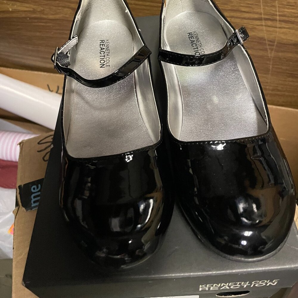 Girls Kenneth Cole Ava shoe / Mary Jane, Black Patent, size 3.5